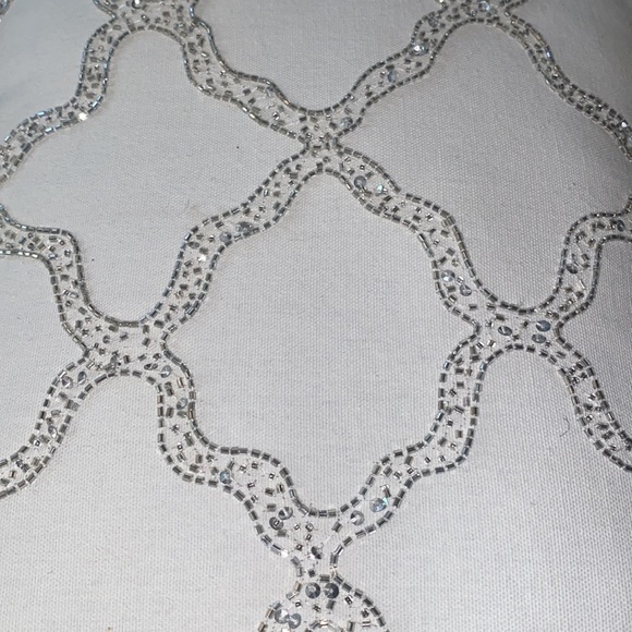 14x20 quatrefoil design pillow - Picture 3 of 3